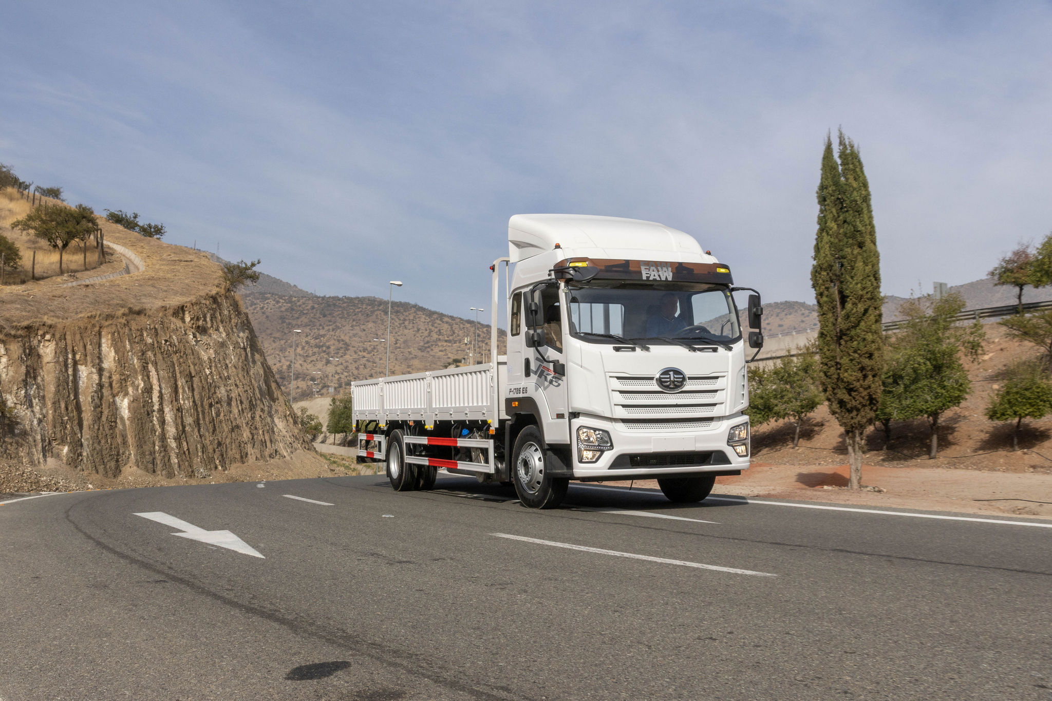 MODELO F-1726 4X2 PICK UP EURO 6